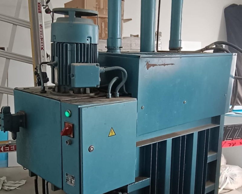 1992 Hydraulický lis na papír HLP 7 